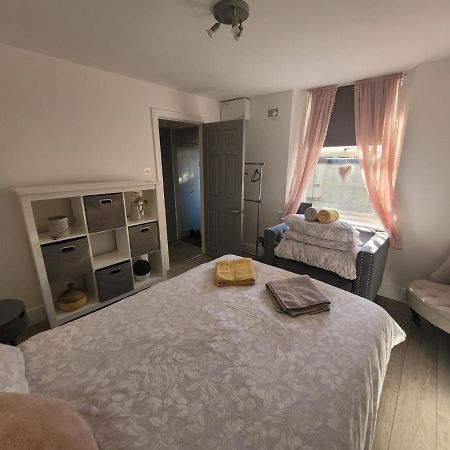 מארגייט Entire Apartment With Sun Filled Private Garden מראה חיצוני תמונה