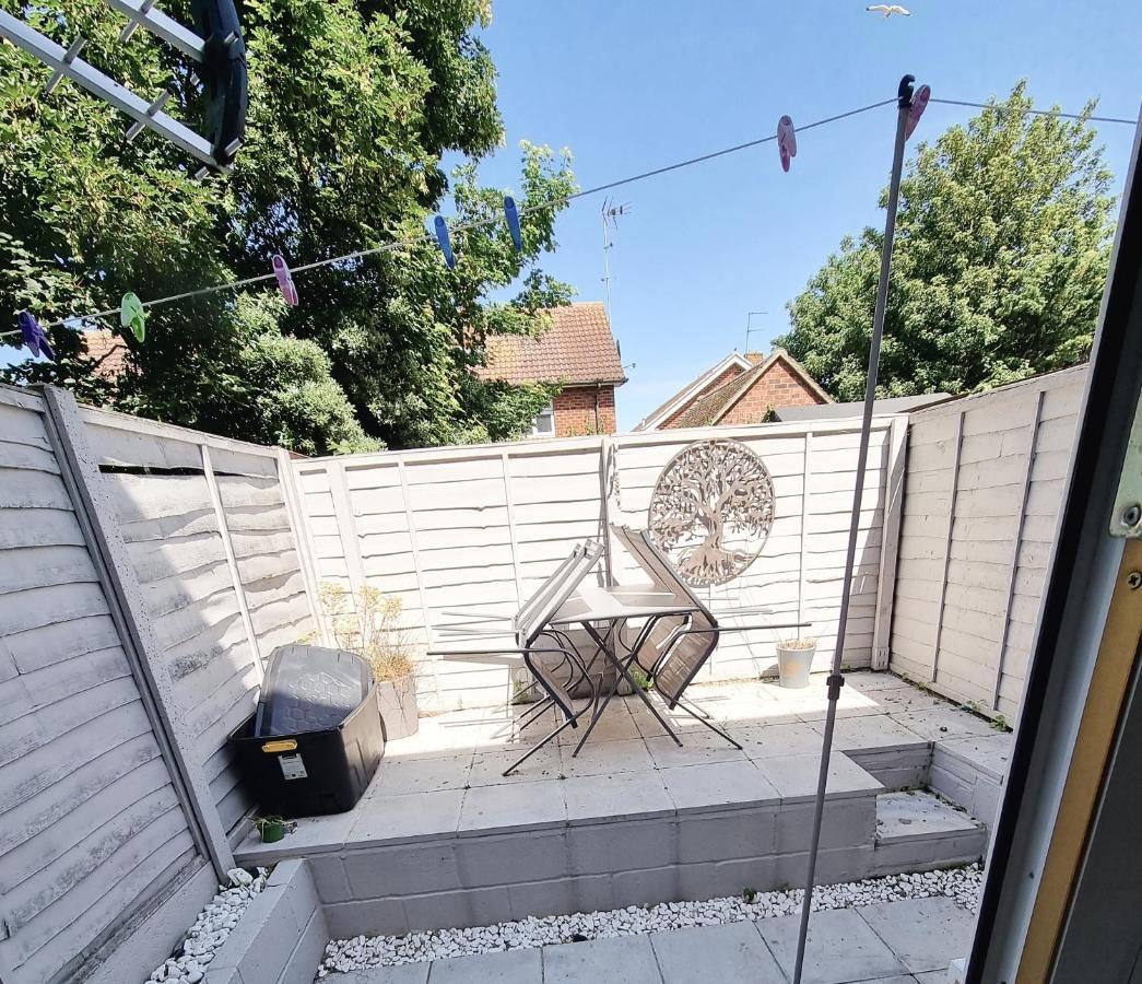 מארגייט Entire Apartment With Sun Filled Private Garden מראה חיצוני תמונה