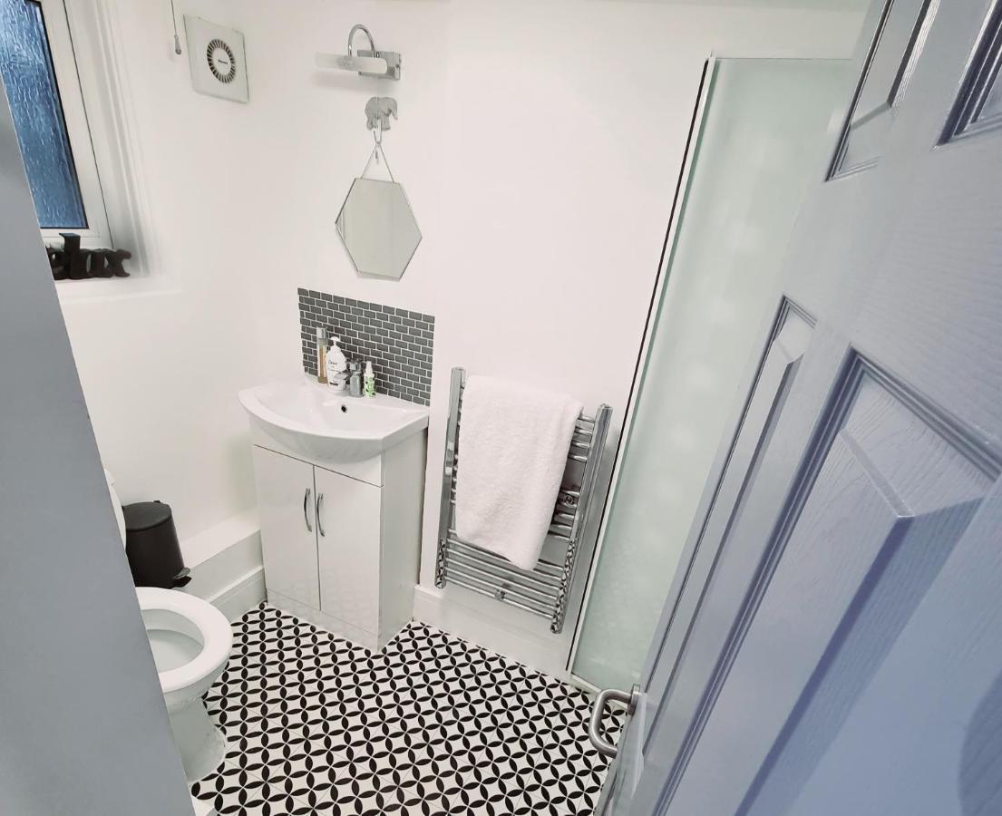 מארגייט Entire Apartment With Sun Filled Private Garden מראה חיצוני תמונה